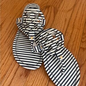 Tory Burch Miller Thong Sandla - Striped Navy & White Logo